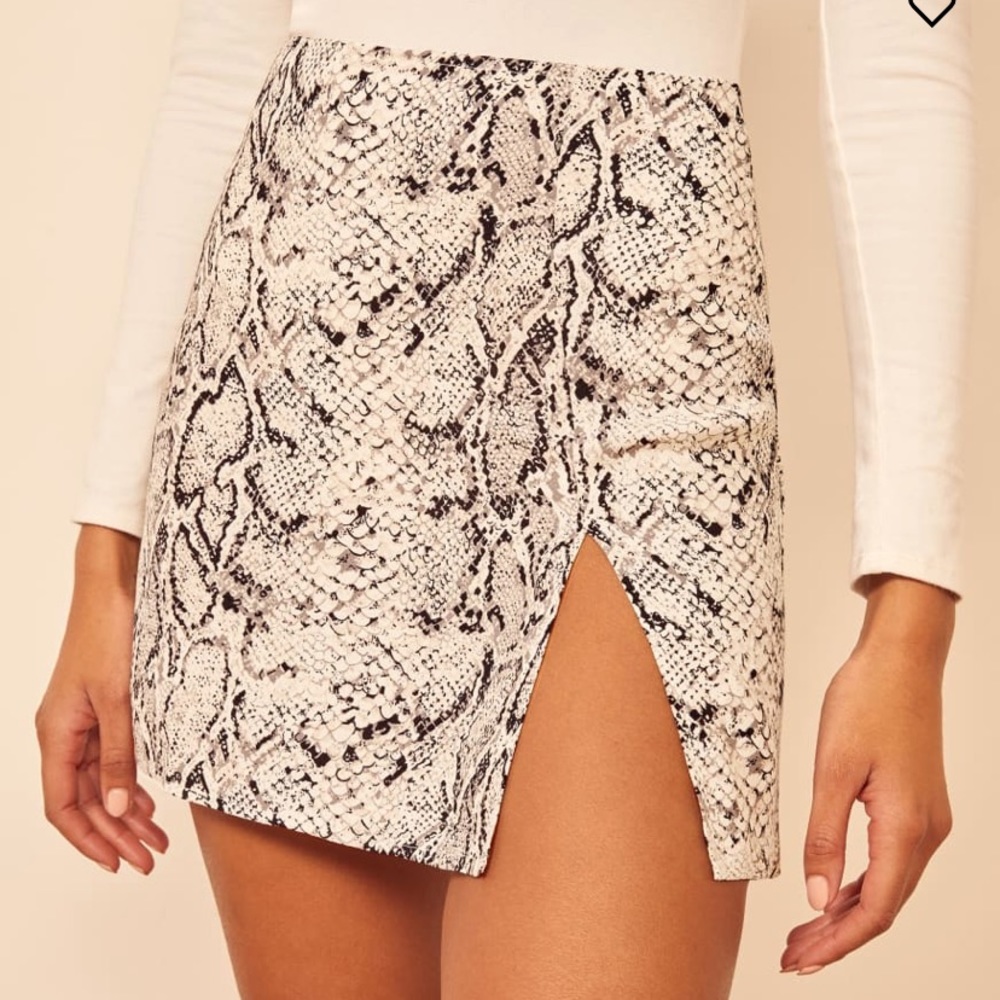 REFORMATION MARGOT MINI SKIRT RATTLESNAKE